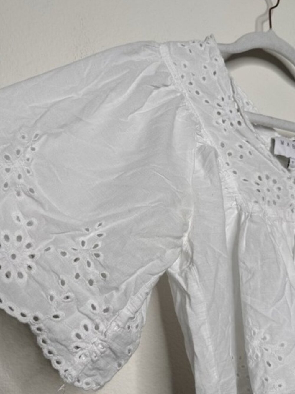White Eyelet Summer Top Size Small Floral - Picture 2 of 3